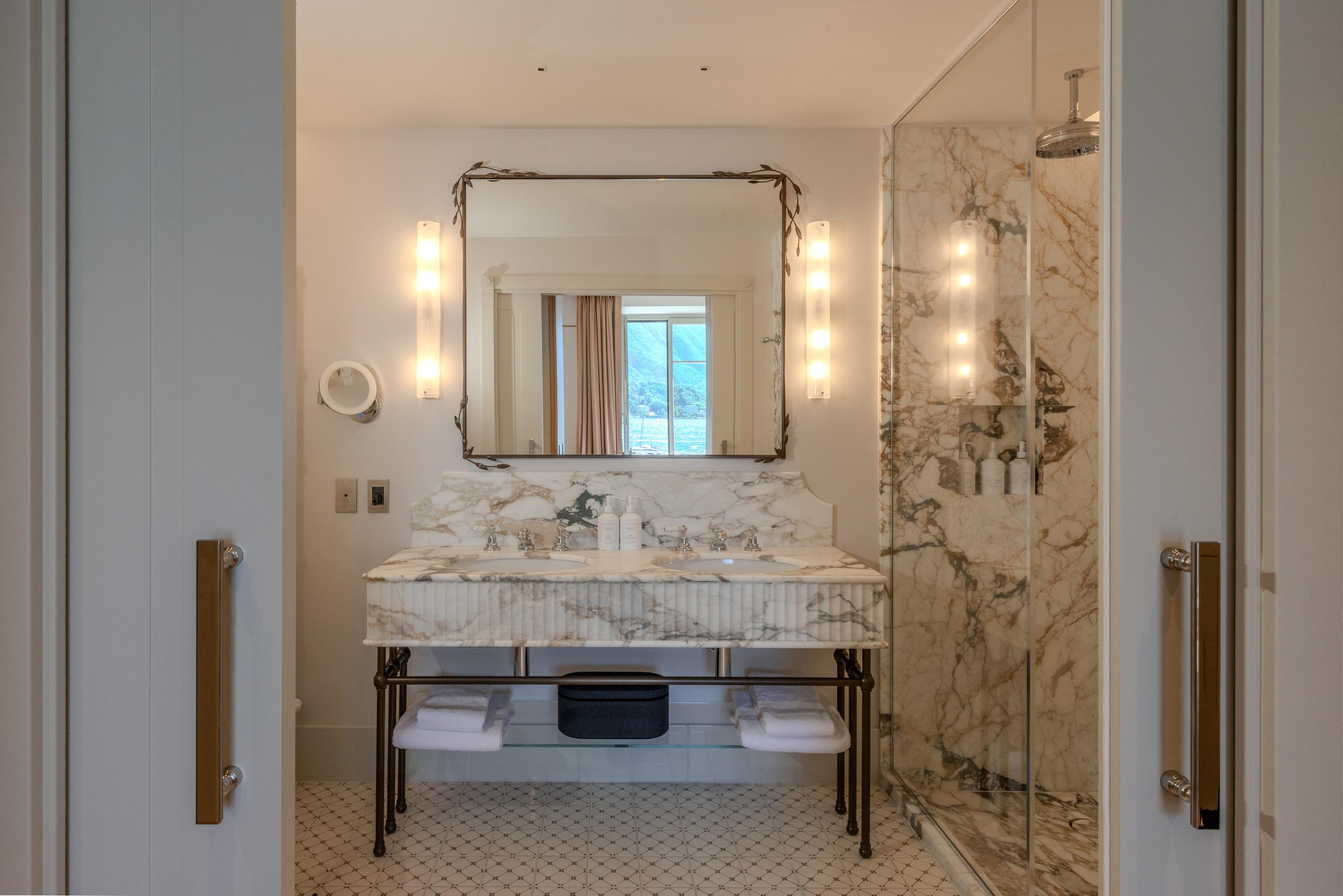Two-Bedroom Suite, bagno in marmo - Palazzo Genazzini